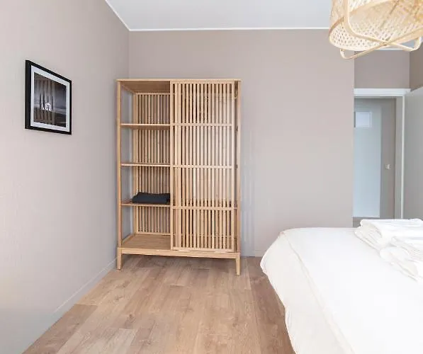 Large & Cosy For 7 Near Center *