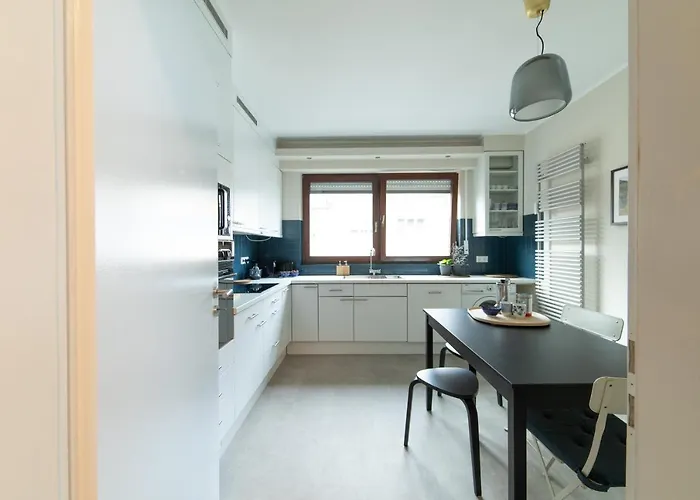 Large & Cosy For 7 Near Center