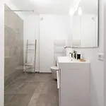 Large & Cosy For 7 Near Center 아파트 *