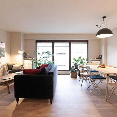 Large & Cosy Apartment For 7 Near City Center Apartment *