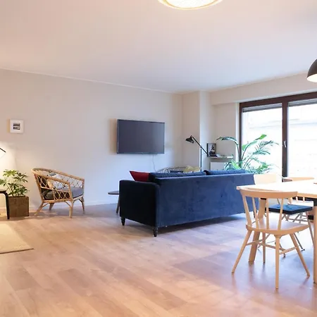 Large & Cosy Apartment For 7 Near City Center Apartment *
